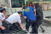 龟壳摇卦洛杉矶之后，纽约也乱了，超20人被捕