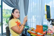 龟壳摇卦泰国主播品三亚榴莲：“尝到了家乡味”